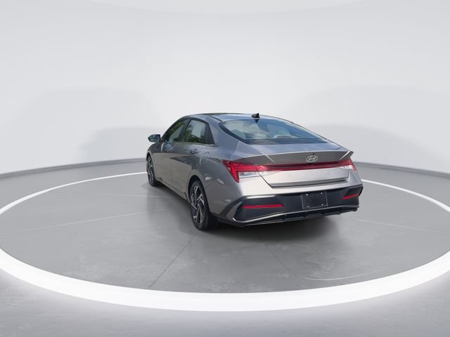 Certified 2025 Hyundai Elantra SEL FWD image 7