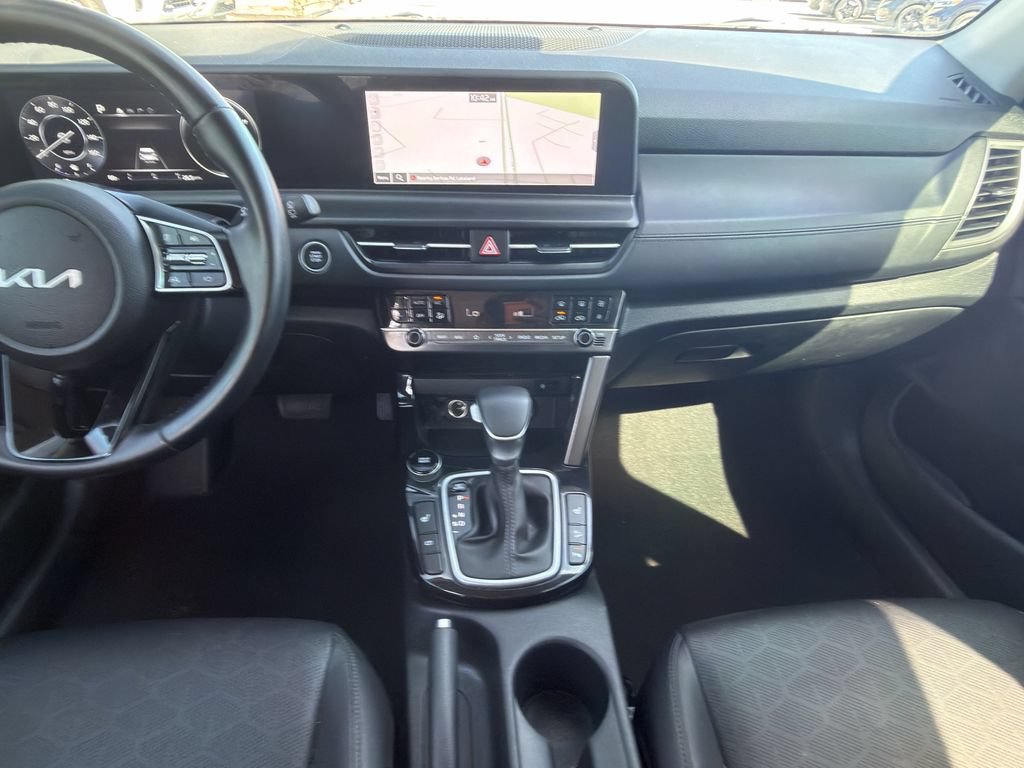 Certified 2025 Kia Seltos EX w/ EX Sunroof Package FWD image 15