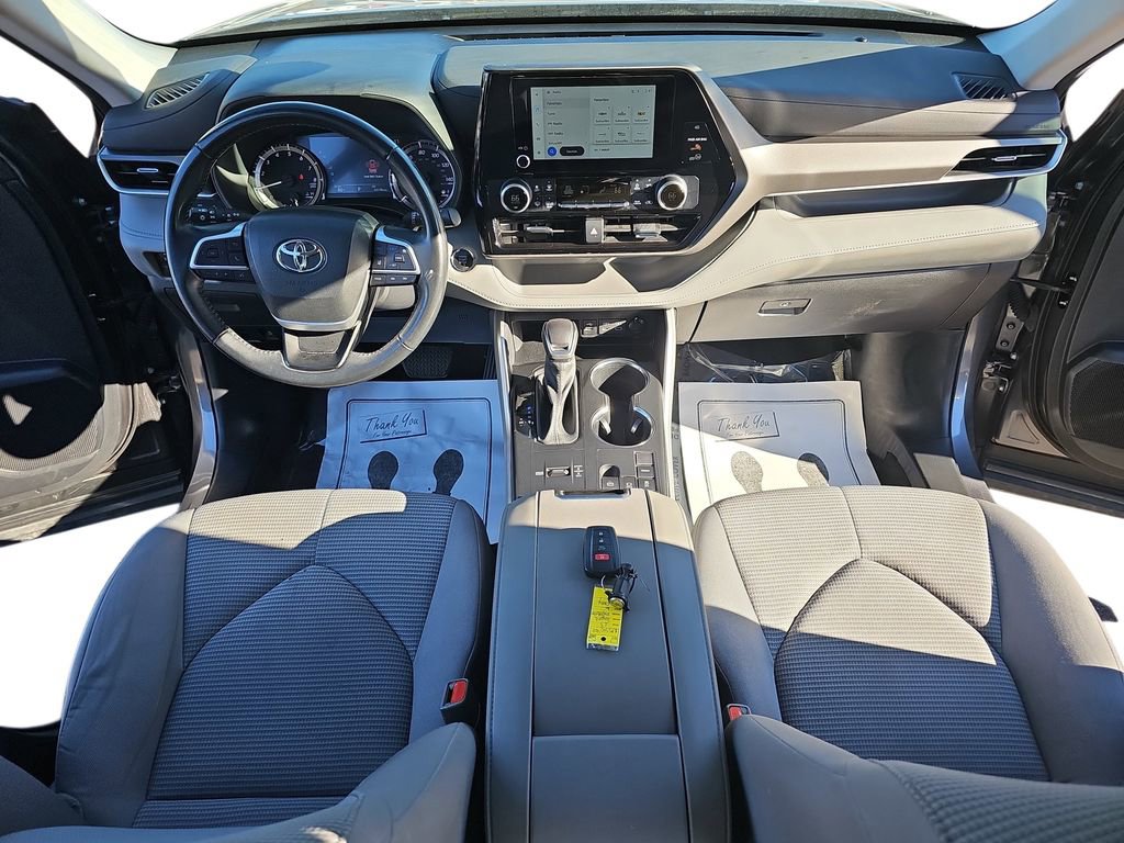 Used 2023 Toyota Highlander L image 12