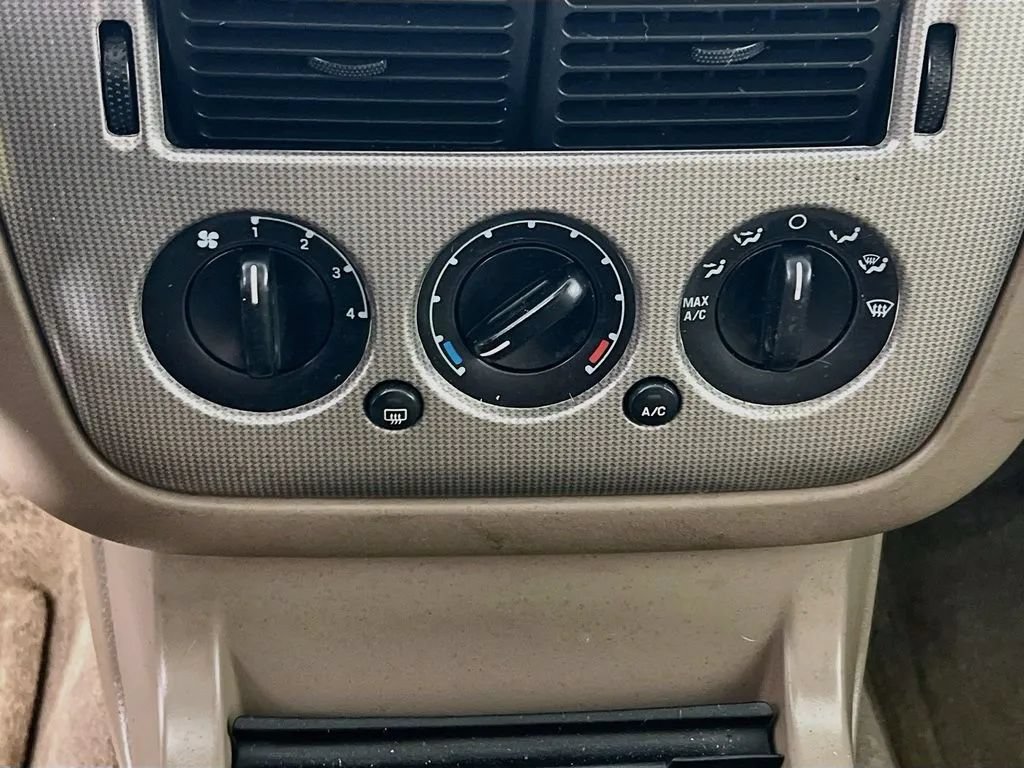 Used 2003 Ford Explorer XLT AWD/4WD image 15