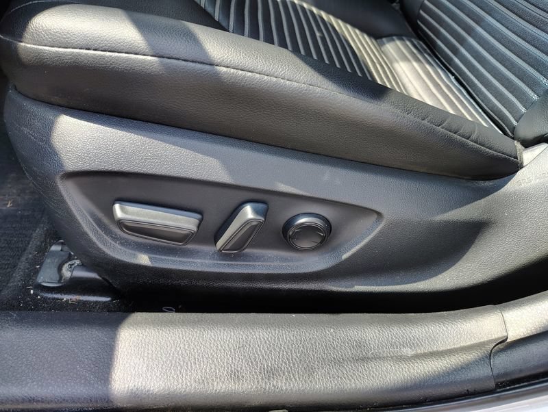 Used 2018 Toyota Camry SE w/ Four Season Floor Mat Package FWD image 10
