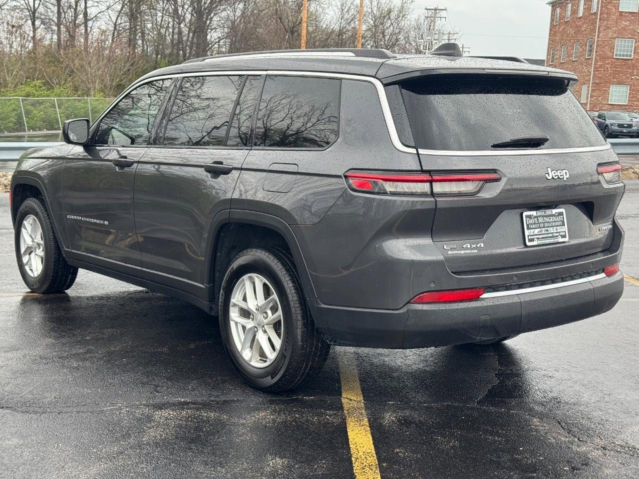 Used 2022 Jeep Grand Cherokee L Laredo w/ Luxury Tech Group I AWD/4WD image 8