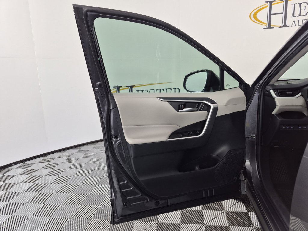 Used 2022 Toyota RAV4 XLE Premium FWD image 13