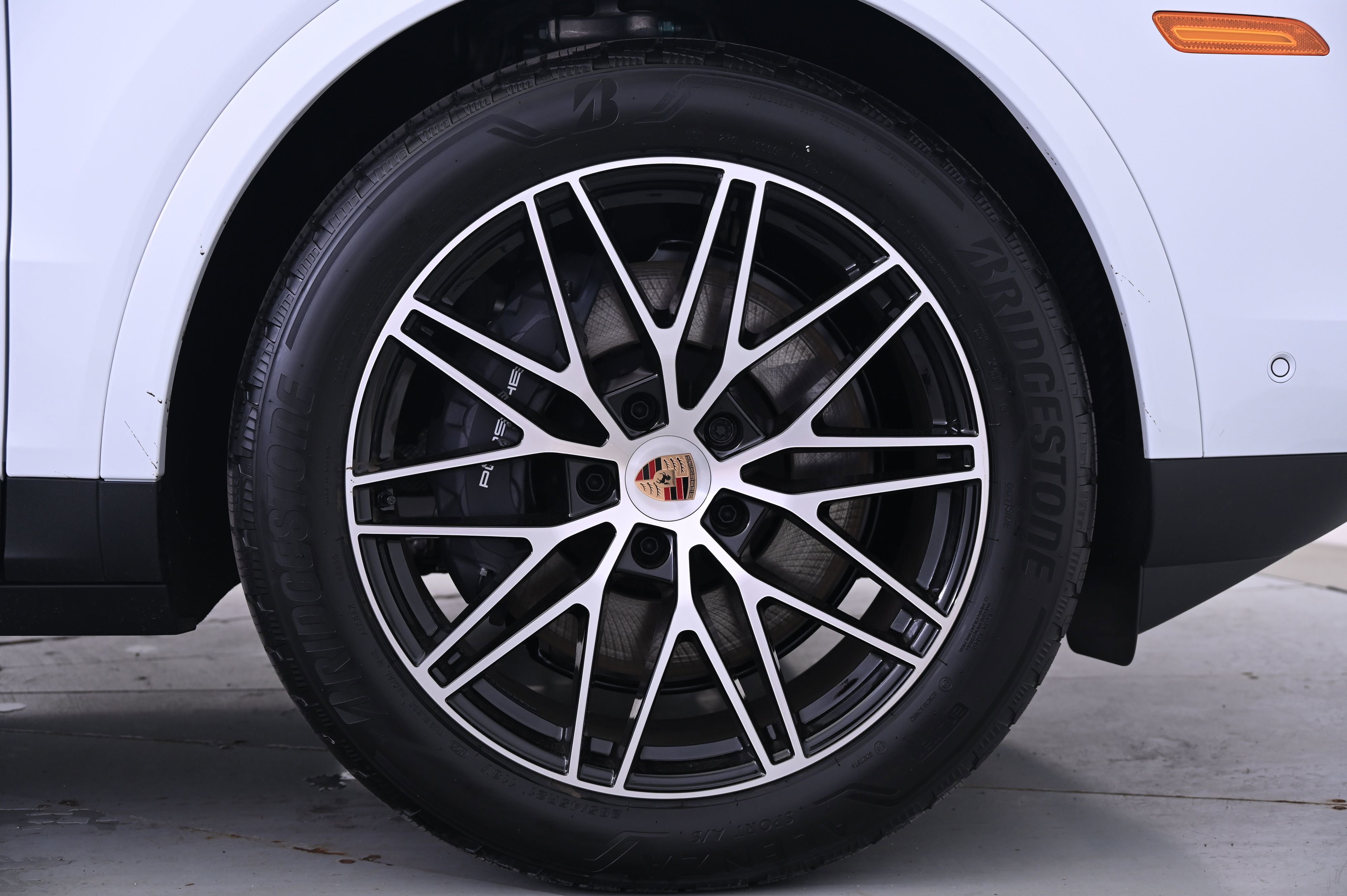 Certified 2025 Porsche Cayenne image 18