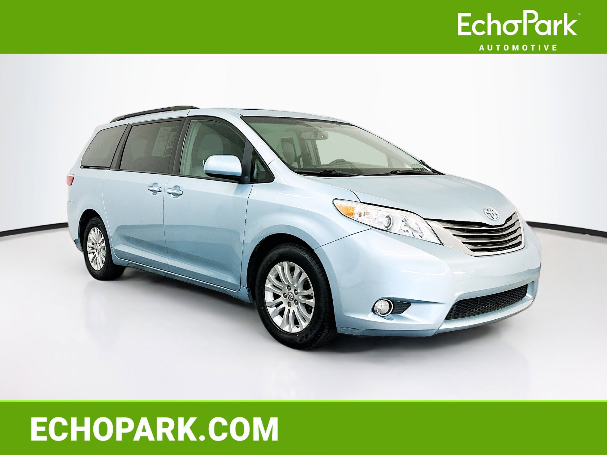 Used 2017 Toyota Sienna XLE w/ XLE Navigation Package FWD image 1