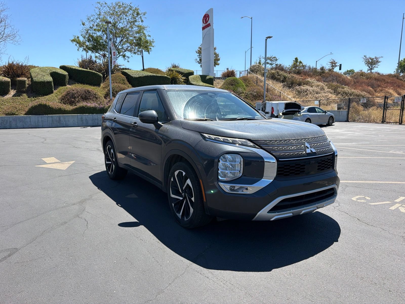 Used 2024 Mitsubishi Outlander SE Black Edition FWD image 1