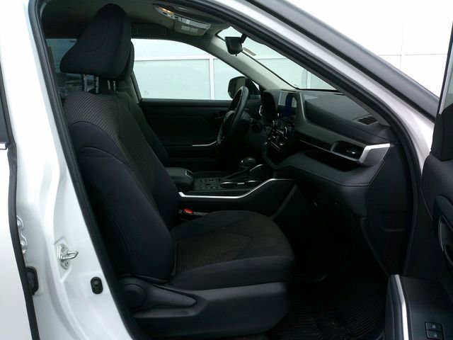 Used 2023 Toyota Highlander LE AWD/4WD image 29