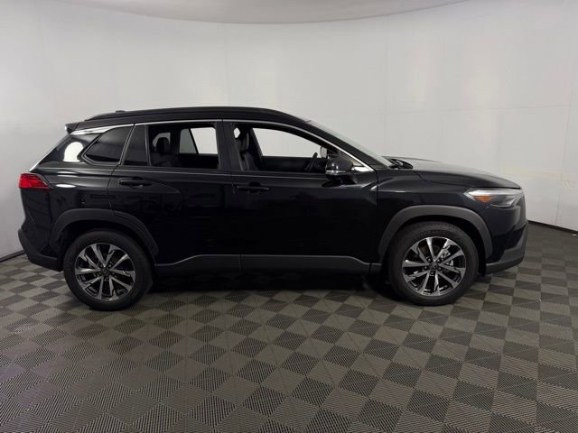 Used 2023 Toyota Corolla Cross XLE image 10