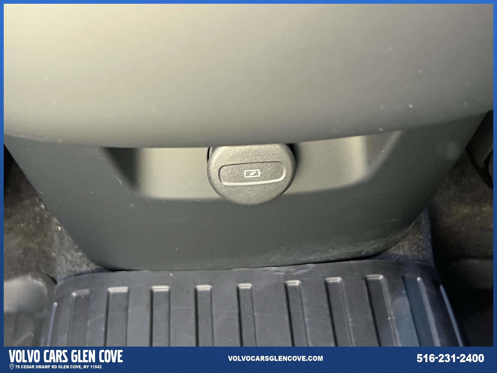 Used 2026 Volvo XC90 B6 Plus w/ Protection Package Premier image 12