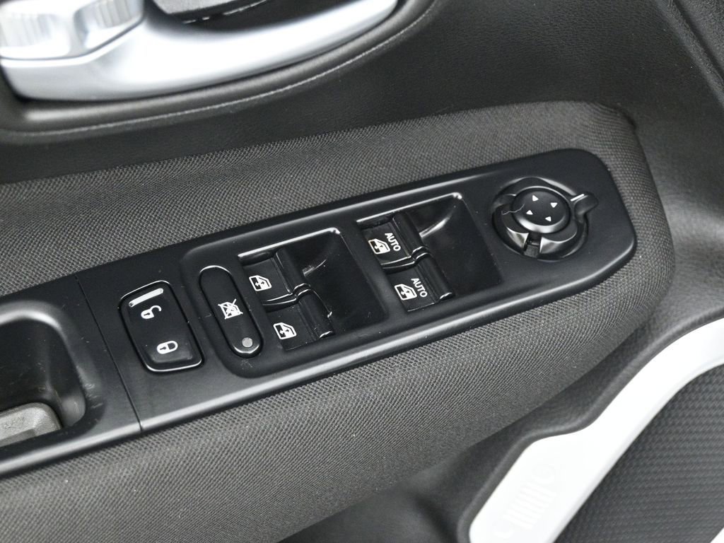 Used 2019 Jeep Renegade Latitude image 10