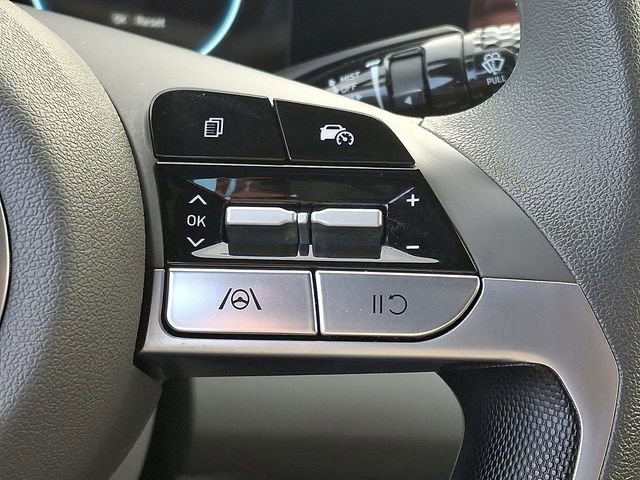 Used 2024 Hyundai Elantra Blue image 21