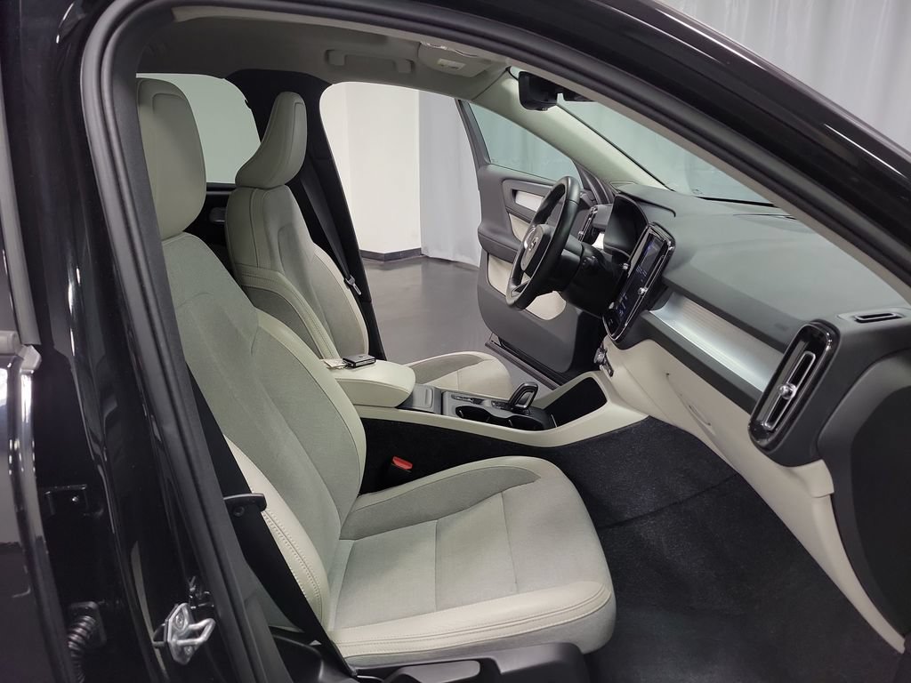 Used 2020 Volvo XC40 T5 Momentum w/ Protection Package Premier AWD/4WD image 30