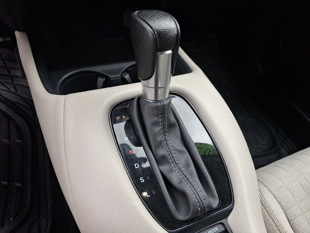 Used 2023 Honda HR-V LX image 15