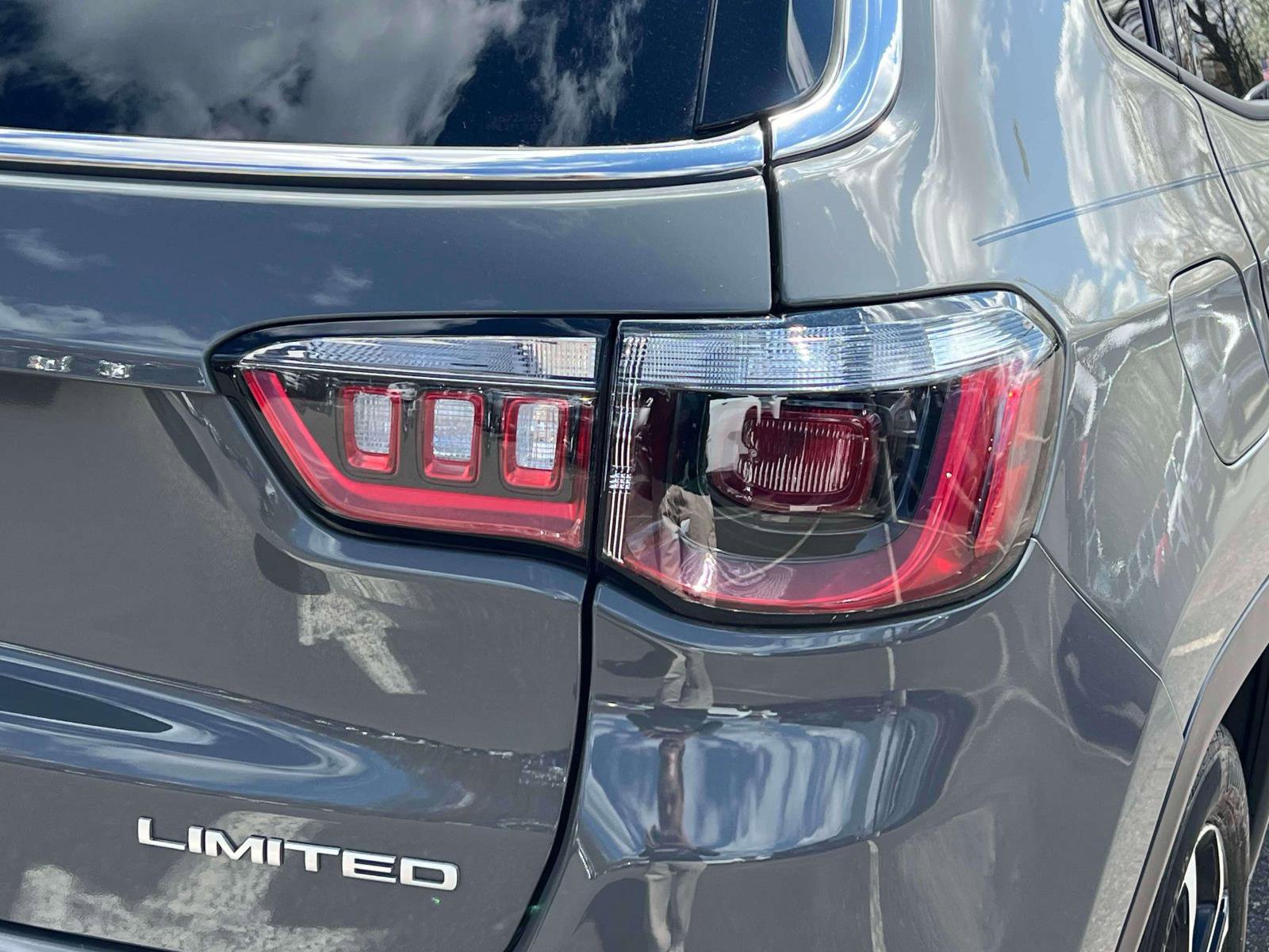 Used 2023 Jeep Compass Limited image 8