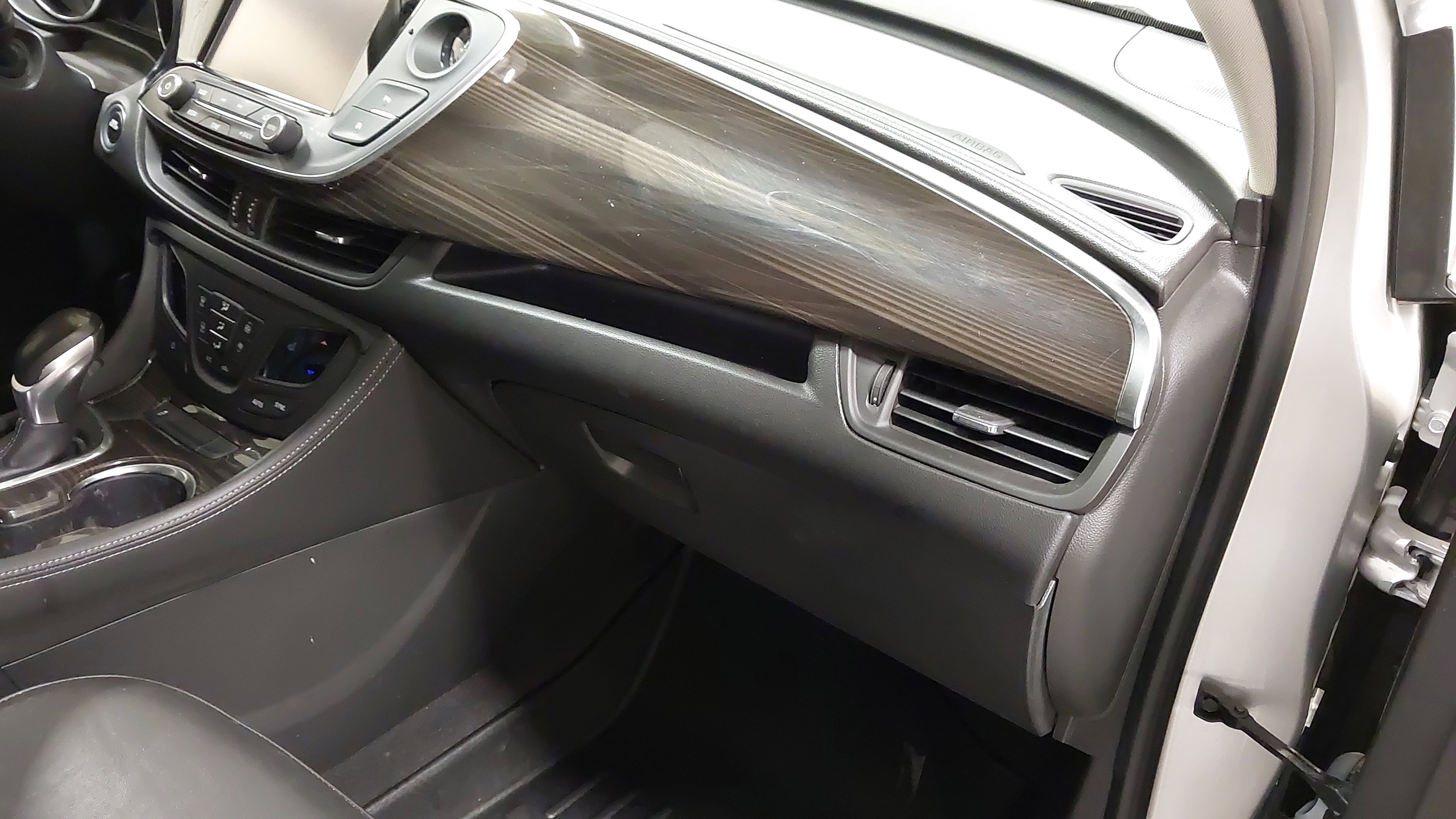 Used 2019 Buick Envision Essence image 29