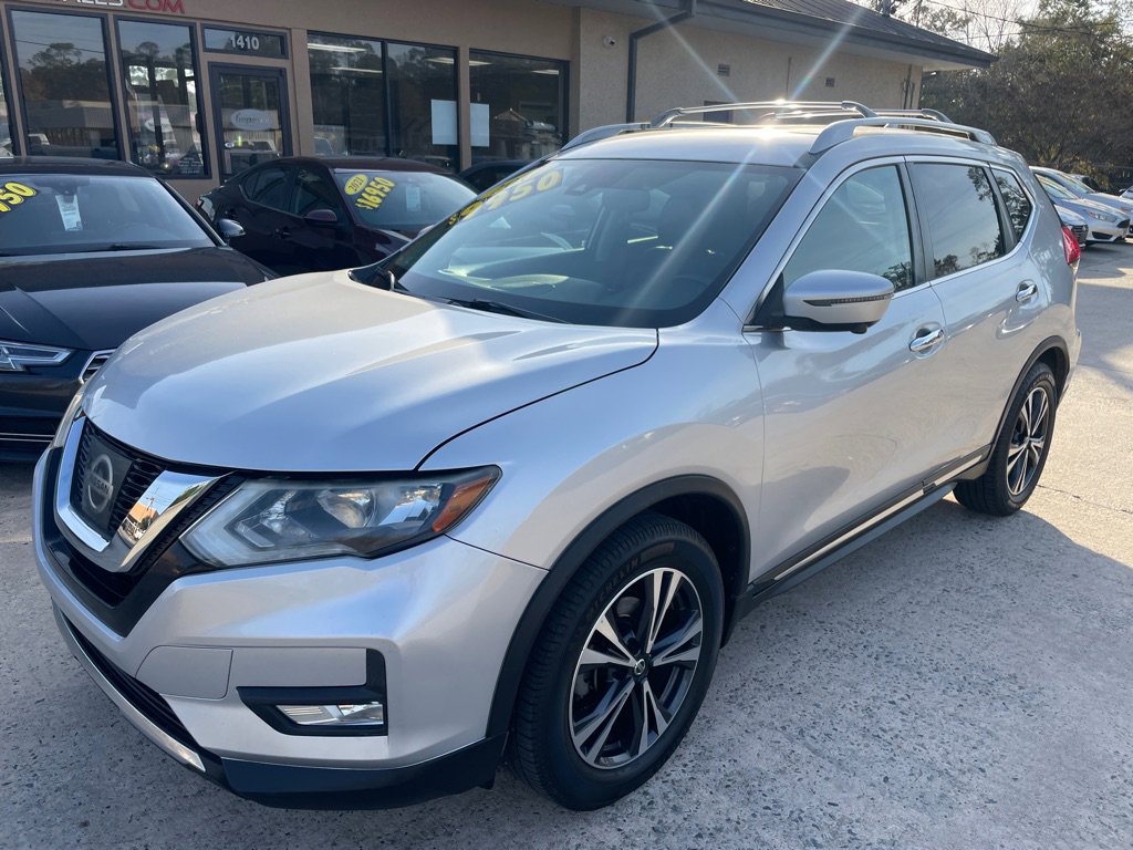 Used 2017 Nissan Rogue SL FWD image 1