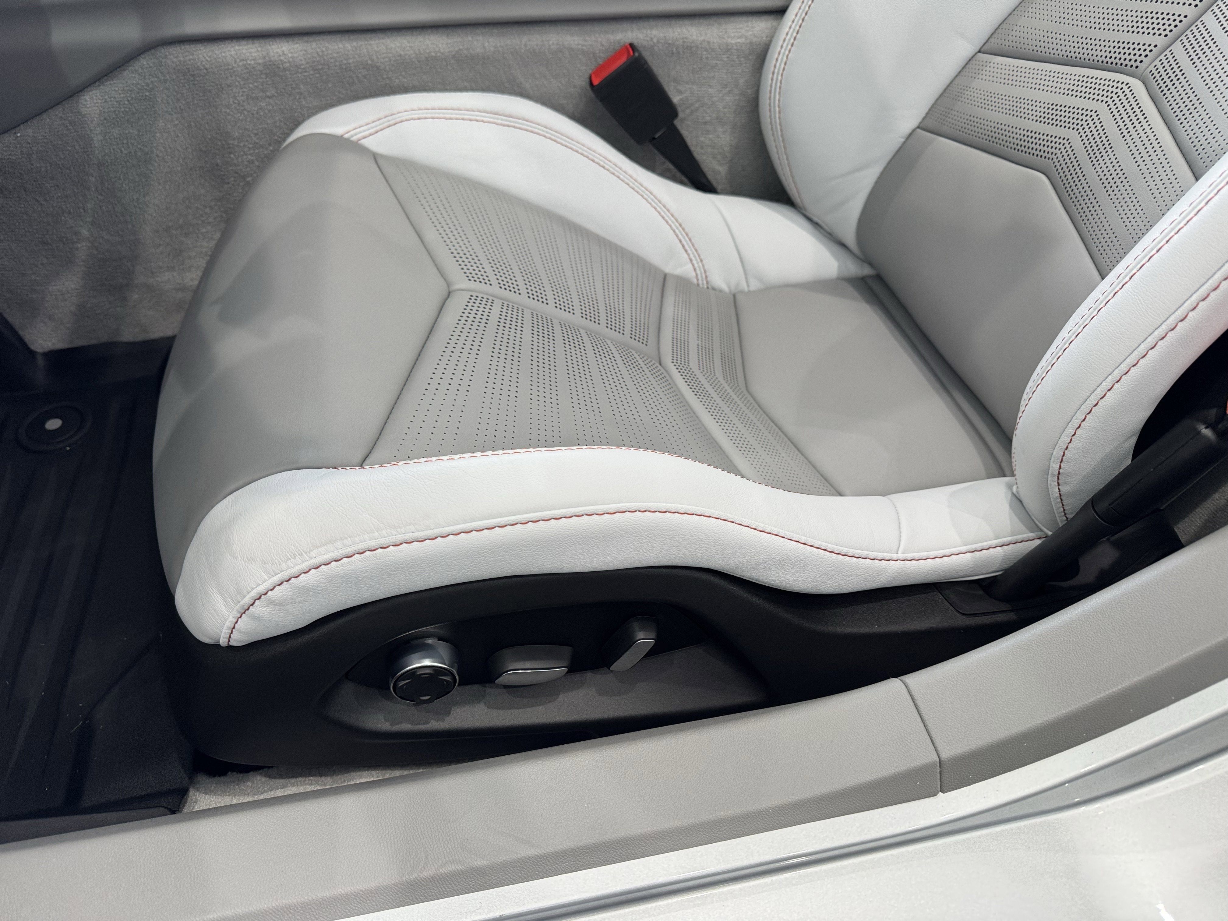 New 2026 Chevrolet Corvette Stingray Premium Conv RWD image 12