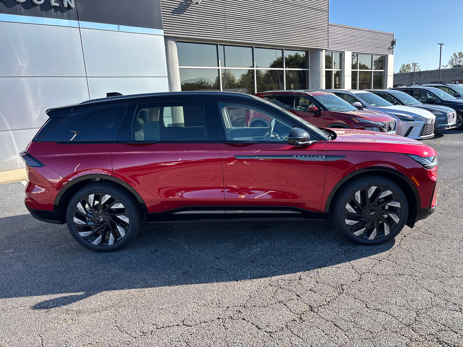 New 2026 Lincoln Nautilus Reserve w/ Jet Appearance Package AWD/4WD image 8