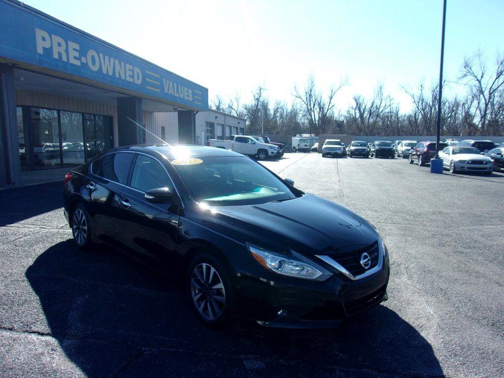 Used 2017 Nissan Altima 2.5 SV w/ Convenience Package image 3