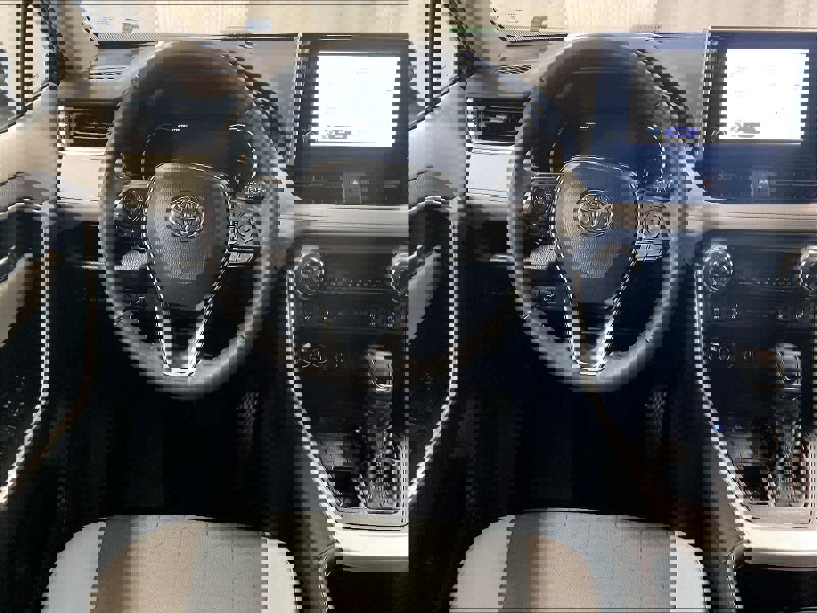 Used 2025 Toyota RAV4 XLE image 17