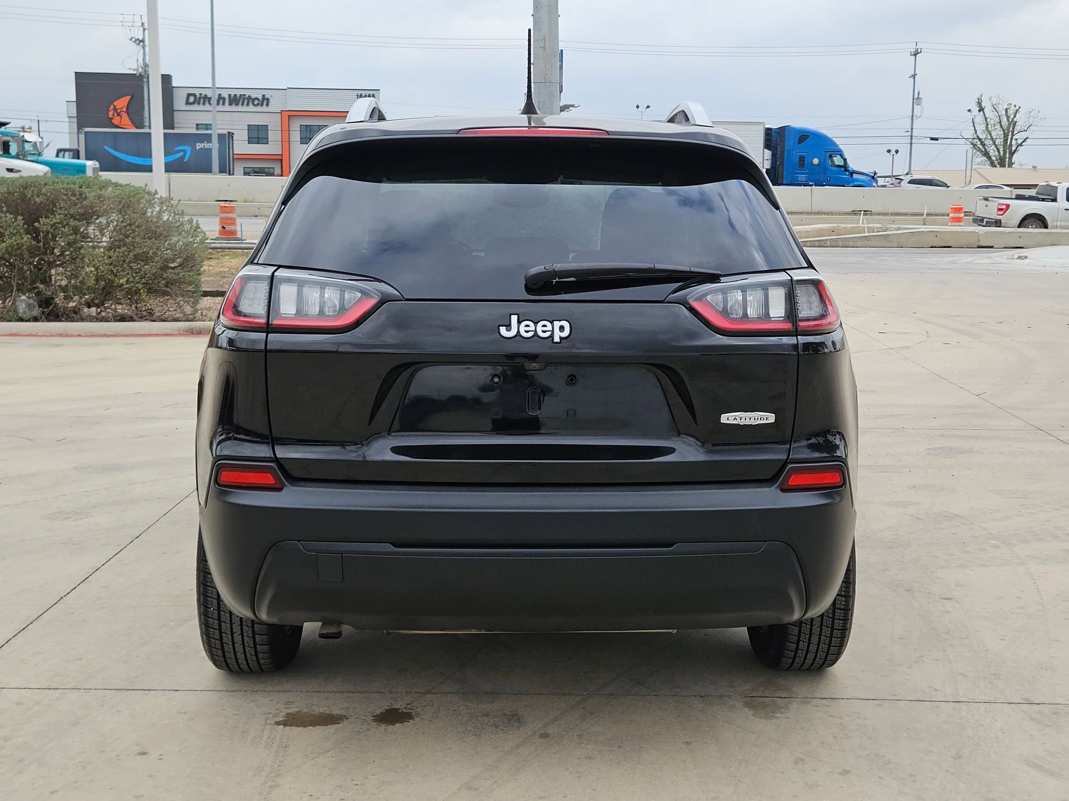 Used 2021 Jeep Cherokee Latitude w/ Mopar Interior Package image 4