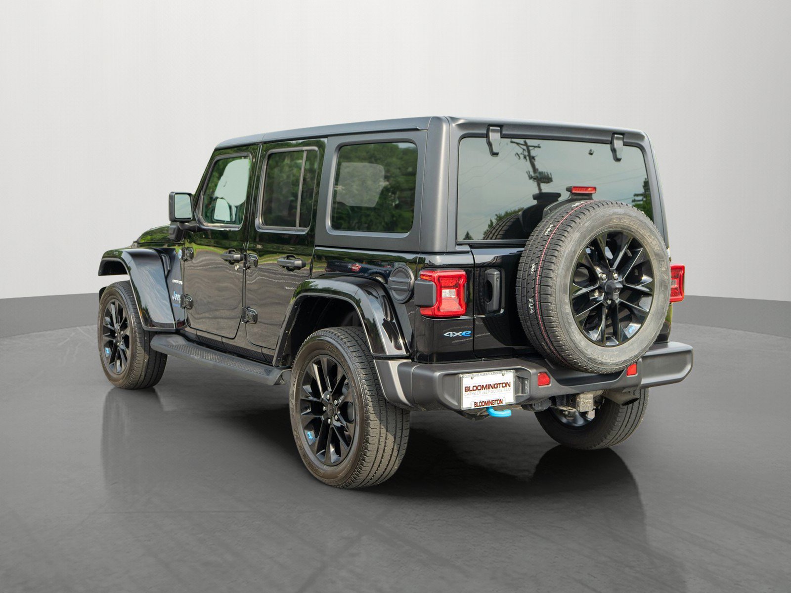 Used 2023 Jeep Wrangler Unlimited Sahara w/ Cold Weather Group AWD/4WD image 5