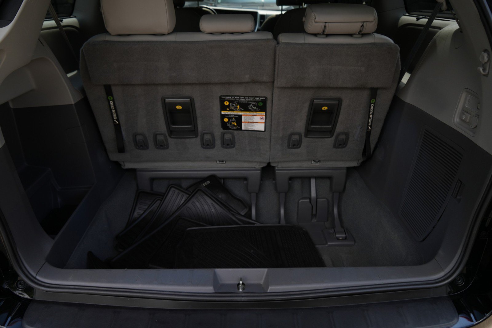 Used 2020 Toyota Sienna XLE Premium AWD/4WD image 42