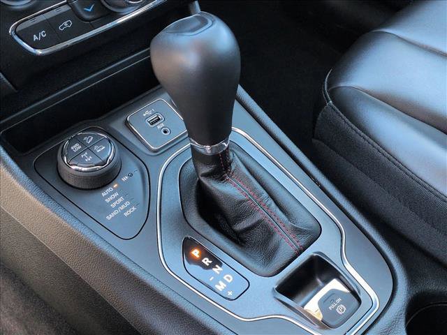 Used 2022 Jeep Cherokee Trailhawk image 12