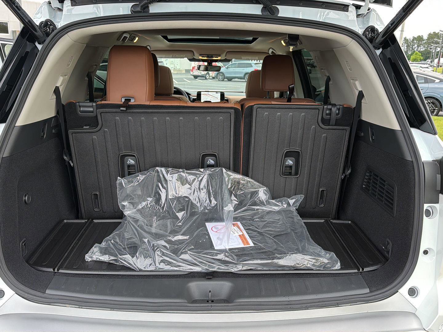 Used 2025 Nissan Pathfinder Platinum FWD image 37