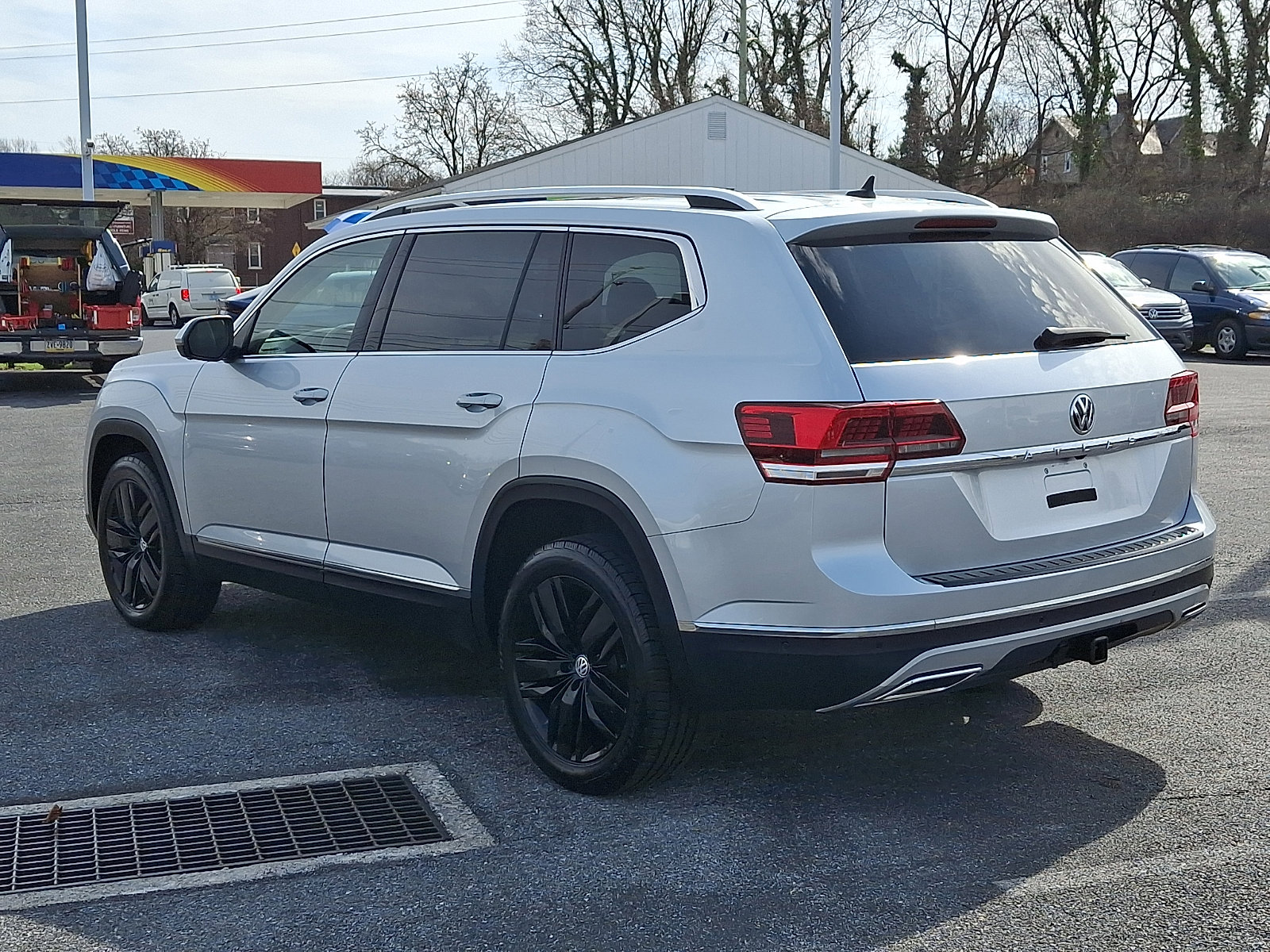 Used 2018 Volkswagen Atlas SEL Premium image 4