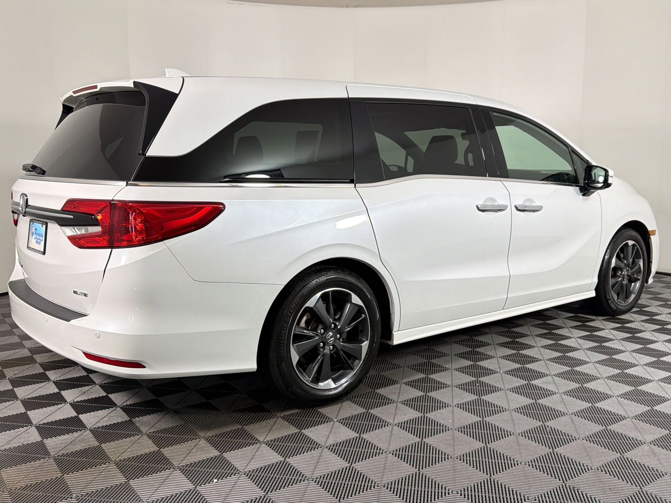 Used 2023 Honda Odyssey Elite image 8