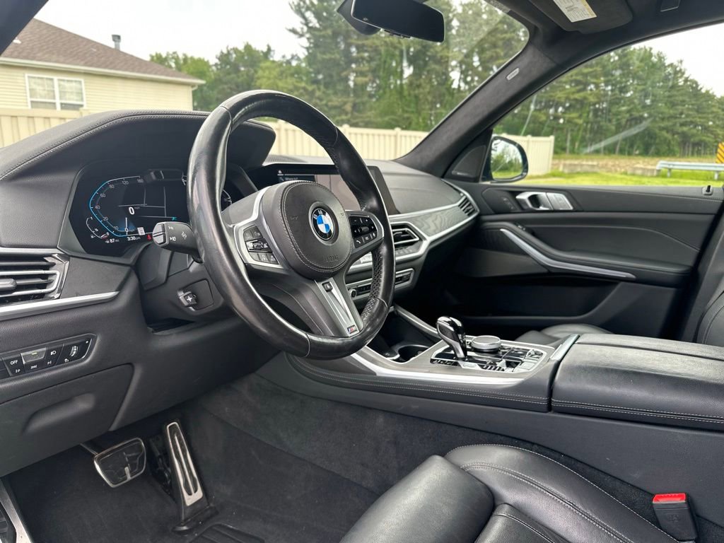Used 2022 BMW X7 xDrive40i w/ M Sport Package AWD/4WD image 16