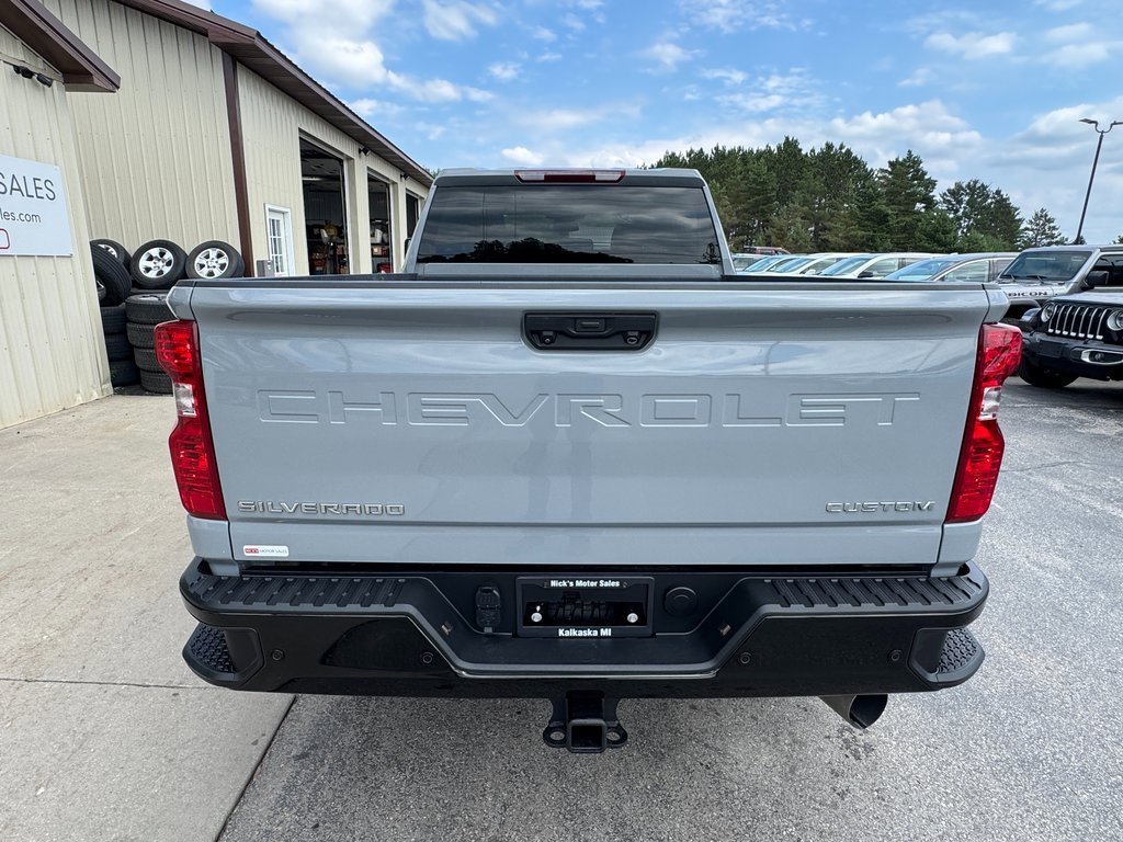 Used 2024 Chevrolet Silverado 2500 Custom w/ Custom Value Package image 5