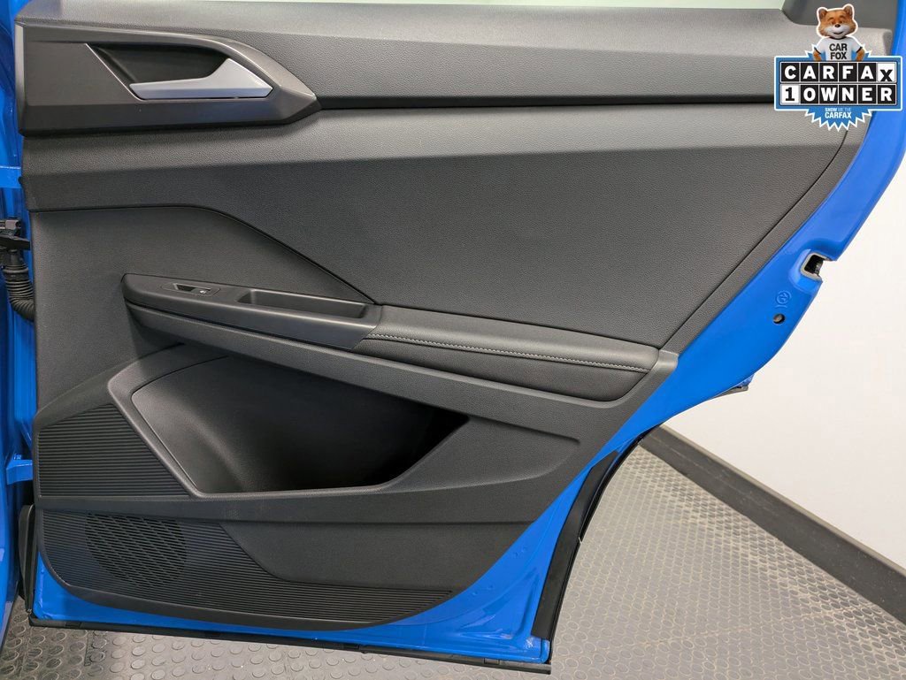 Used 2025 Volkswagen Taos SE image 27