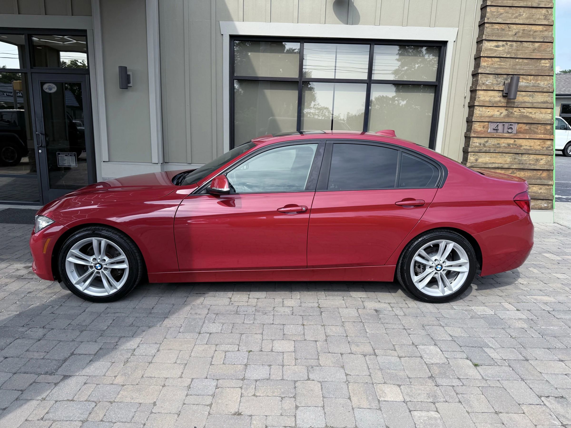 Used 2017 BMW 320i Sedan image 2