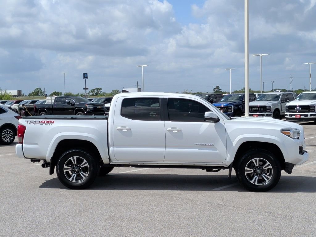 Used 2017 Toyota Tacoma TRD Sport w/ Premium & Technology Package image 9