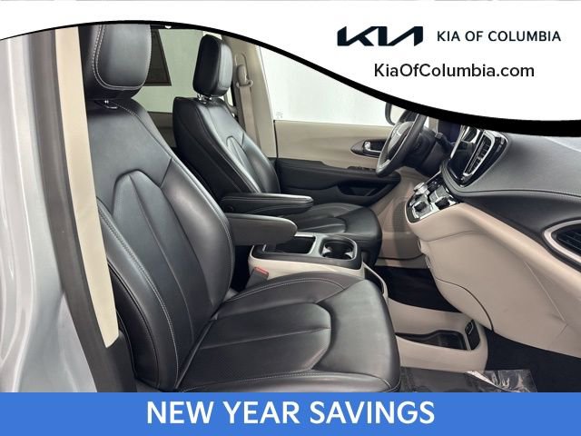 Used 2023 Chrysler Pacifica Touring-L image 20