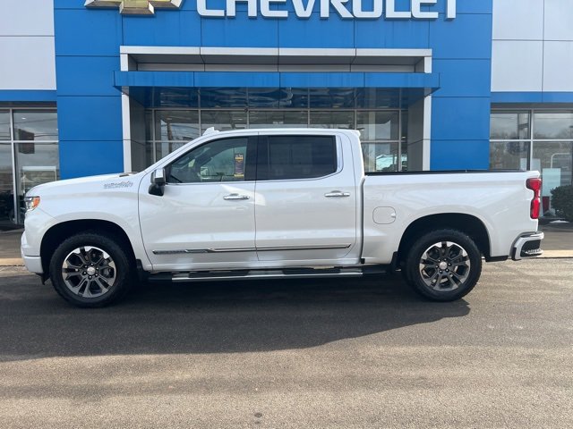 Used 2024 Chevrolet Silverado 1500 High Country w/ Technology Package image 3