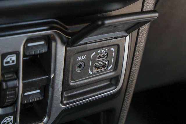 Used 2023 Jeep Wrangler Sahara AWD/4WD image 20