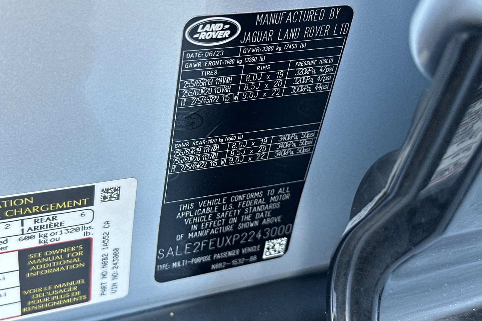 Used 2023 Land Rover Defender 130 X-Dynamic SE image 39