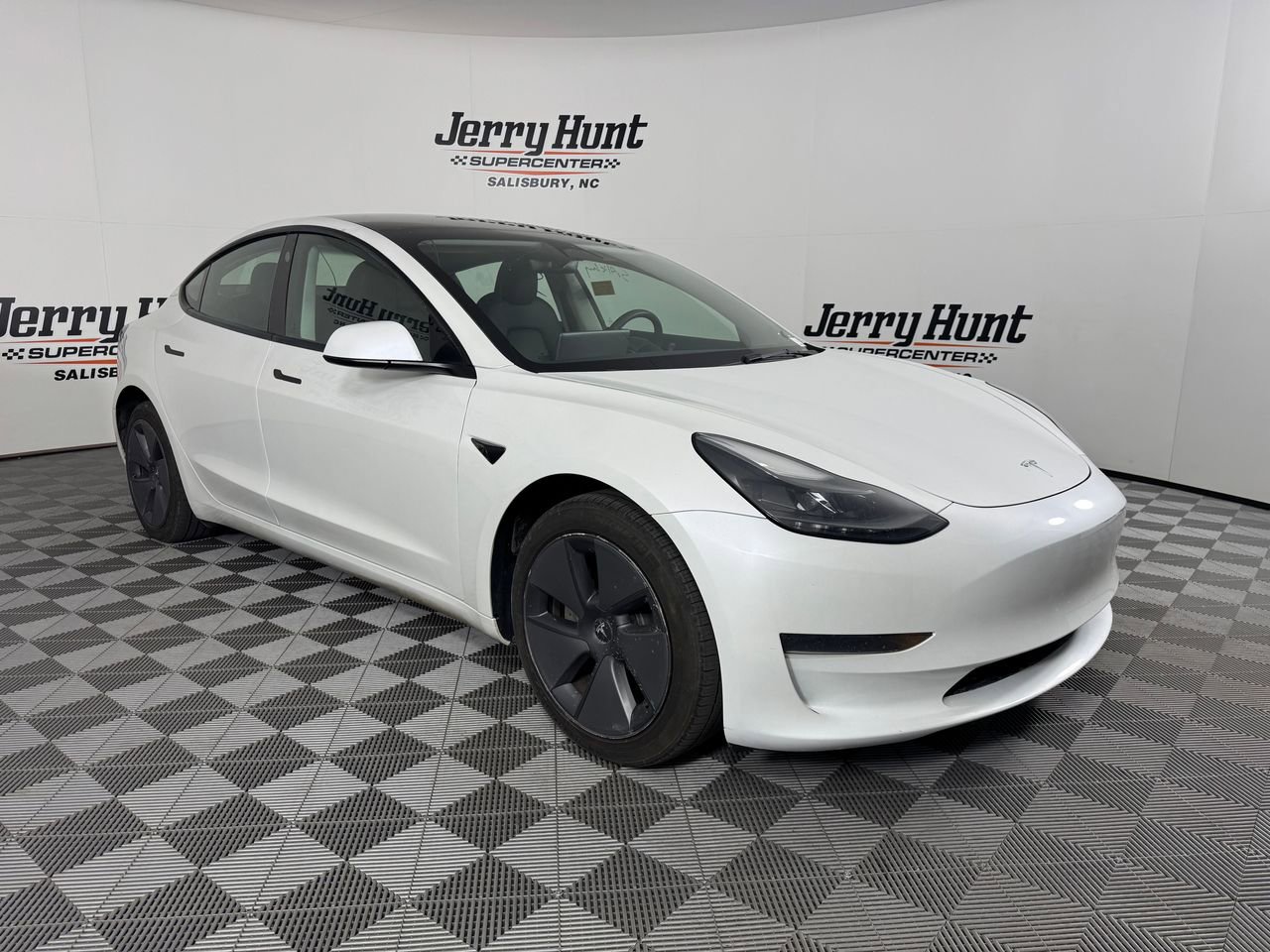 Used 2023 Tesla Model 3 Standard Range image 6
