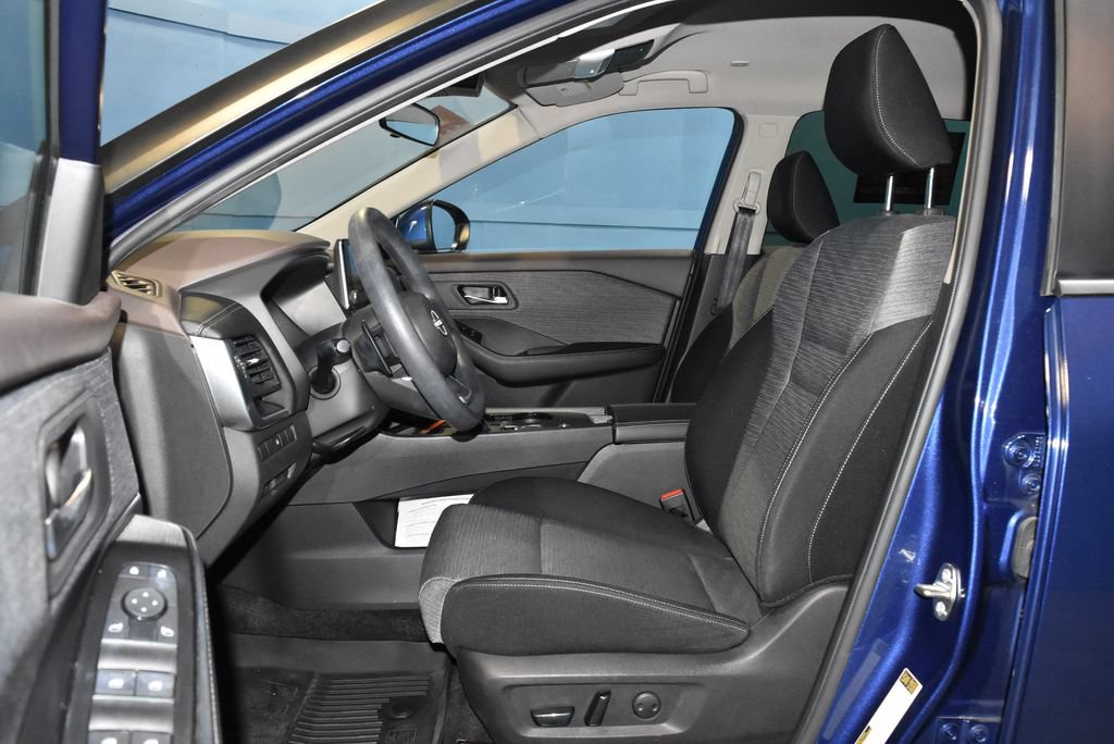 Used 2023 Nissan Rogue SV FWD image 6