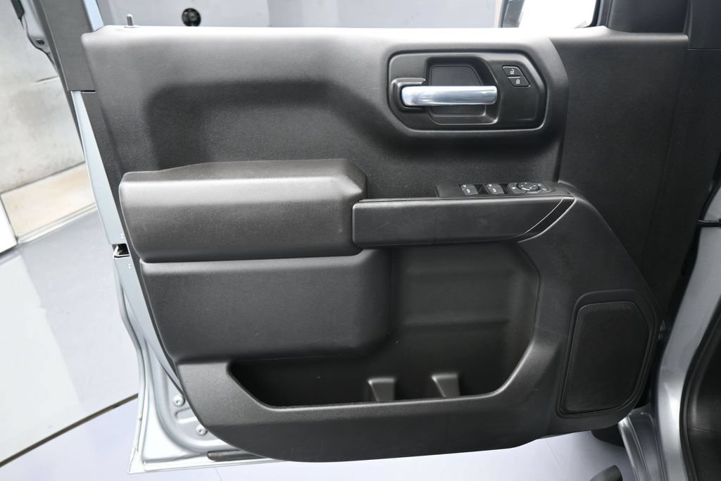 Used 2025 Chevrolet Silverado 1500 Custom w/ Turbomax Blackout Package RWD image 13