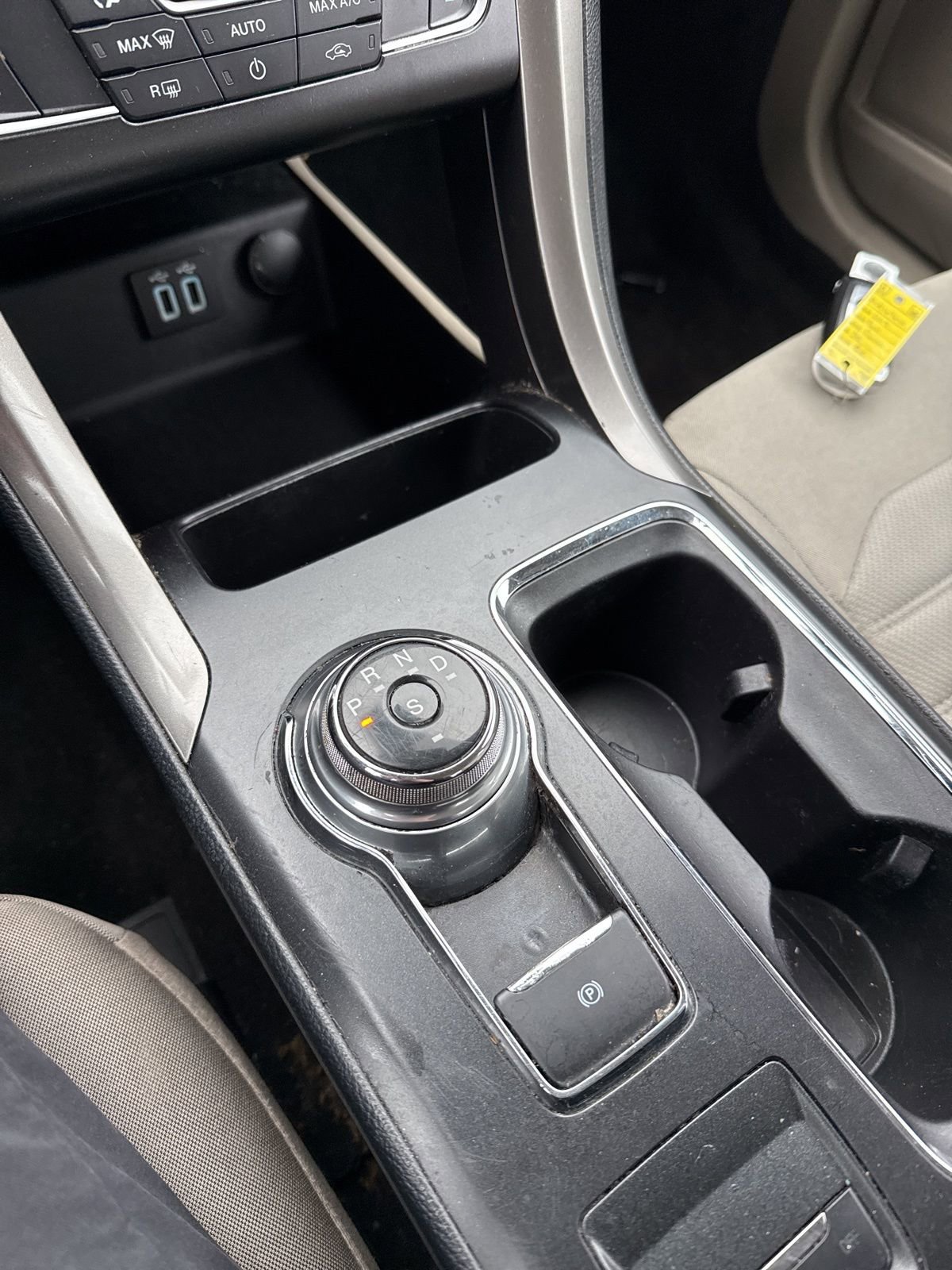 Used 2019 Ford Fusion SE image 25