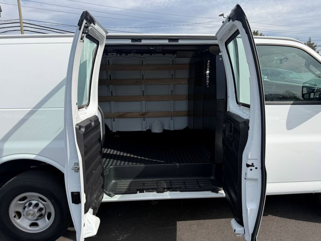 Used 2024 Chevrolet Express 2500 w/ Driver Convenience Package image 3