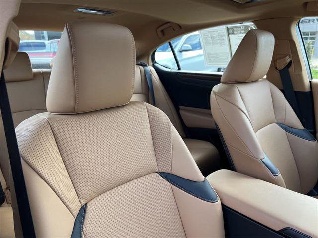 Certified 2025 Lexus ES 350 w/ Premium Package image 23