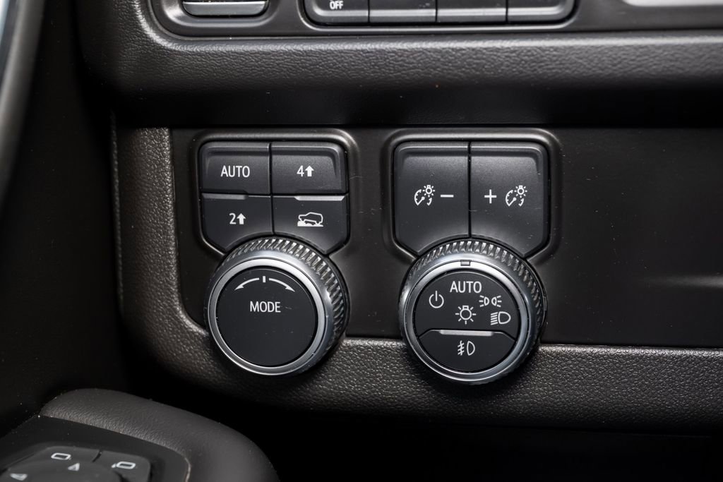 Used 2022 GMC Yukon XL SLE w/ Gmc Pro Safety Plus Package image 32