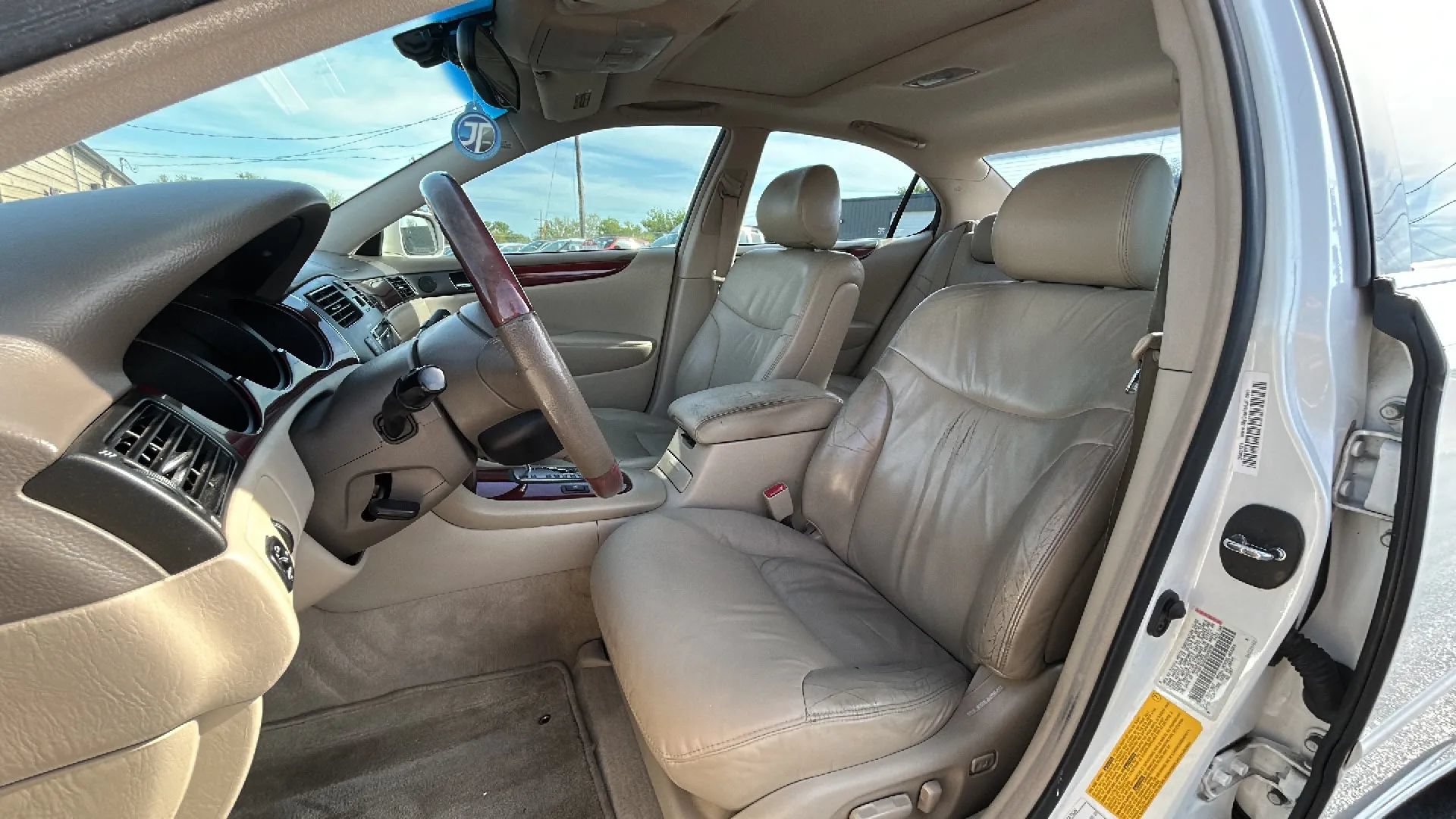 Used 2002 Lexus ES 330 FWD image 2
