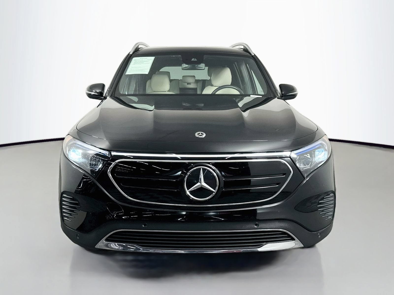 Used 2023 Mercedes-Benz EQB 300 4MATIC w/ Exclusive Package image 2