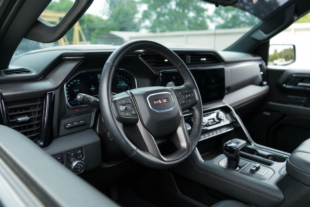 Used 2024 GMC Sierra 1500 AT4 w/ Technology Package AWD/4WD image 6